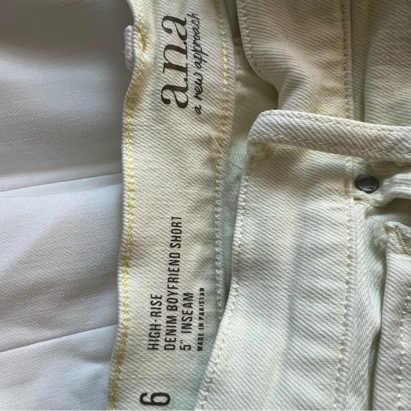 ANA cut off denim shorts size 6 HIGH-RISE
DENIM BOYFRIEND SHORT 5" INSEAM - Picture 9 of 10